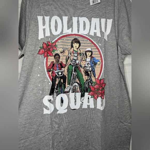 NWT Mens XXL Netflix Stranger Things 'Holiday Squad' Grey T-shirt Short Sleeve - Picture 3 of 7